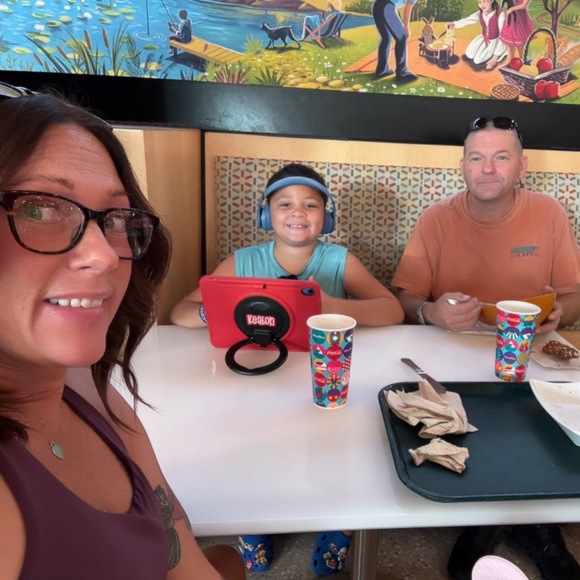 Hi and welcome to my closet😊 - Picture 6 of 7